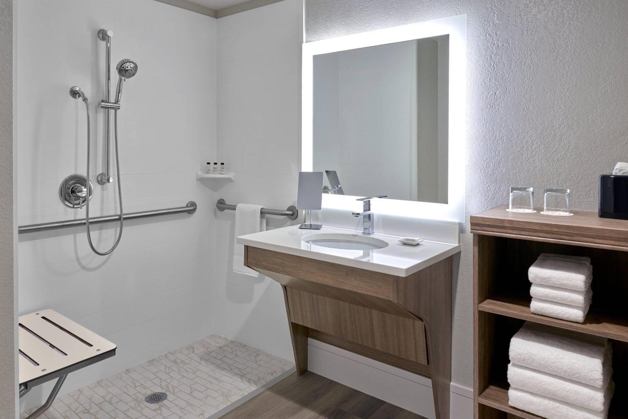 Delta Hotels By Marriott Chicago Willowbrook Ngoại thất bức ảnh